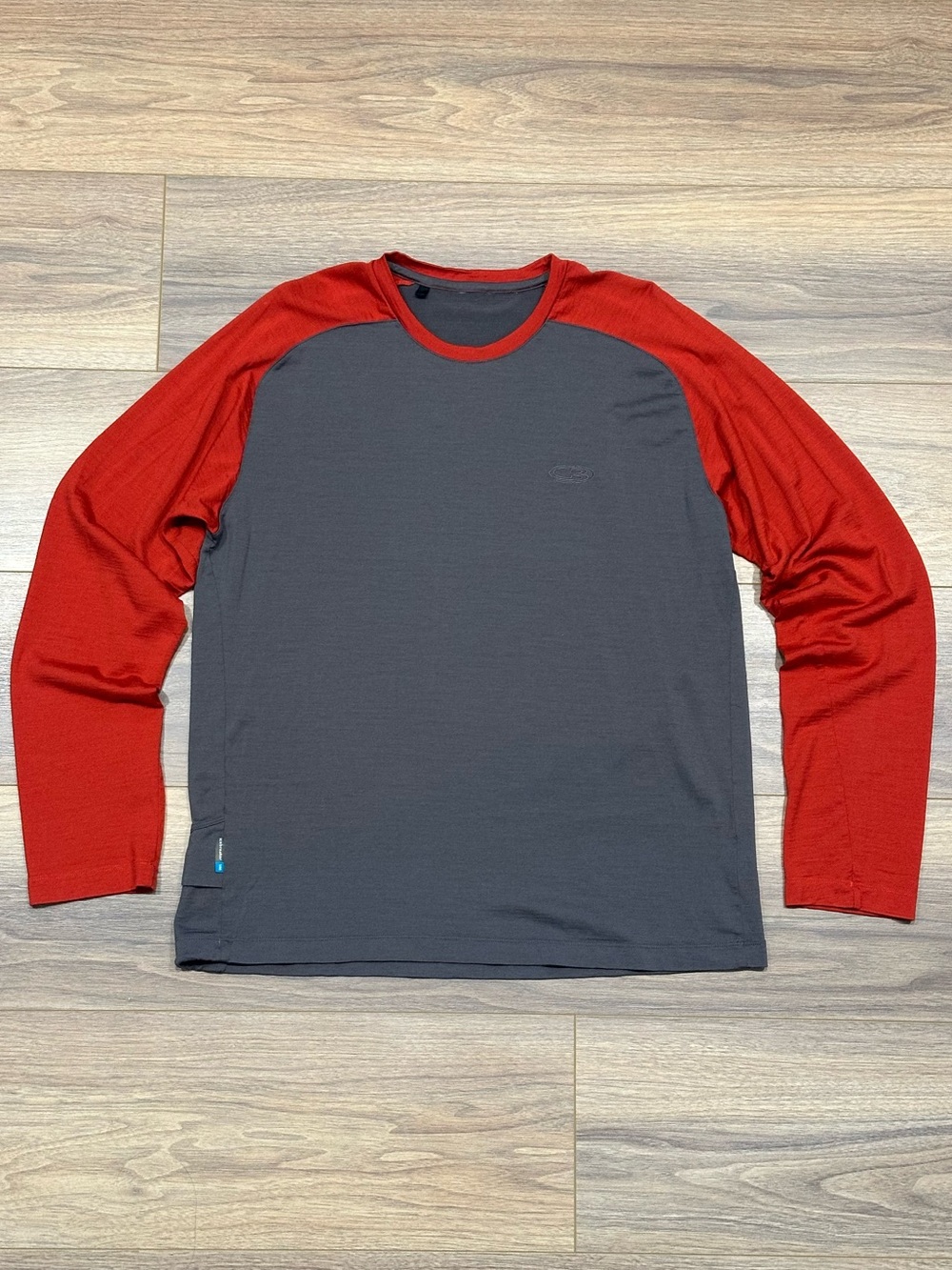 Icebreaker 190 Superfine Merino Wool Long Sleeve in Gray/Red Size Large?
